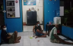 Sudah Sebulan Lebih, Petugas Piket Posko Covid-19 Belum Disiplin Pakai Masker