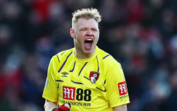 Mampir Belanja, Kiper Bournemouth Kena Corona
