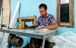Perajin di Kulonprogo Bangkit dari Keterpurukan dengan Produksi APD