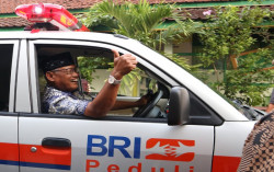 Subardi Serahkan Bantuan Berbasis Kemajemukan