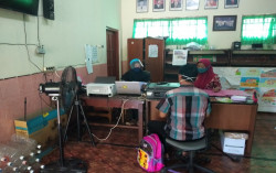 Meski PPDB Daring, SD Tetap Layani Orang Tua yang Datang ke Sekolah
