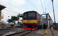 Kemenhub Akui Kewalahan Atur Penumpang KRL
