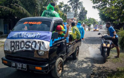  Brajamusti Brosot Bagikan Sembako kepada Warga Terdampak Pandemi di Kulonprogo