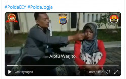 Dengan Telaten, Polisi di Gunungkidul Ini Suapi Seorang Ibu Gangguan Jiwa