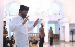 Masjid Dibuka, Jokowi Jumatan di Masjid Baitussalam Bogor