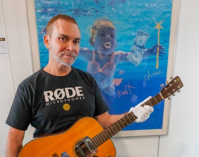 Gitar Akustik Kurt Cobain Laku Rp85 Miliar