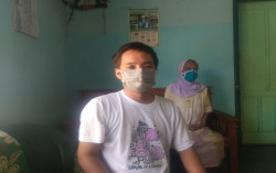 Sembuh dari Corona, Warga Sleman Tunaikan Nazar Jalan Kaki 8,5 Km dari RS ke Rumah