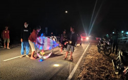 Pada Malam Hari, JJLS di Bantul Disulap Jadi Arena Menerbangkan Layang-Layang