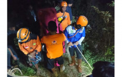 Terjerat Masalah dengan Mantan, Seorang Remaja Nekat Terjun ke Jurang