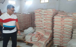 Ratusan Ton Beras Cadangan Pangan DIY Dititipkan di Gudang Tarumartani