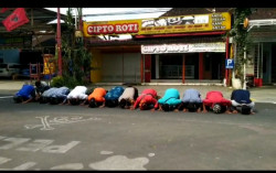 9 Orang Negatif Corona, Warga di Godean Sujud Syukur 