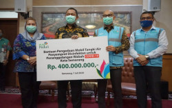 Cegah Penyebaran Covid-19, PLN Serahkan Mobil Tangki untuk Pemkot Semarang