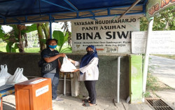 AKSI SOSIAL: Harian Jogja Bantu Penyandang Disabilitas