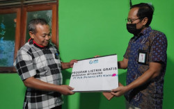 Dukung Kemajuan Pendidikan, YBM PLN Sambung Listrik Madrasah Secara Gratis