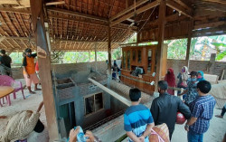 Pria Ini Mengaku Memindahkan Rumah Seorang Diri dalam Semalam & Dibantu Puluhan Makhluk Gaib