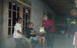 Tersengat Listrik Hingga Kaki Lumpuh, Buruh Bangunan di Gunungkidul Mendapat Bantuan ACT