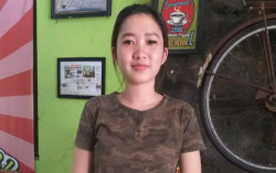 Sempat Bercita-Cita Jadi Pramugari atau Tentara, Perempuan Cantik Ini Kini Berjualan Angkringan