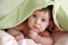 Lakukan Ini jika Bayi Jatuh dari Tempat Tidur