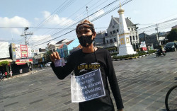 Ingin Berantas Togel, Pria Ini Jalan Kaki Jogja-Semarang Selama 3 Hari