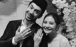 Prilly Latuconsina Pamer Cincin Bareng Reza Rahadian, Bilangnya Taaruf