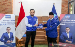 Mantan Pelatih Timnas Rahmad Darmawan Resmi Bergabung di Partai Demokrat