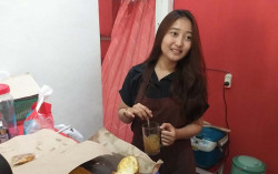 Viral Pramugari Cantik di Klaten Jualan Kopi Semriwing
