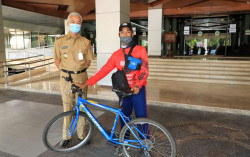 Demi Buktikan Ayahnya Mirip Ganjar Pranowo, Pelajar Purwokerto Gowes 192 Km ke Semarang