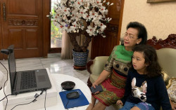 Hari Anak Nasional, GKR Hemas Ajak Cucu Rapat Online