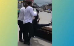 Tak Pakai Masker, Pelanggar di Ekuador Bakal Diajak 'Joged Peti Mati'