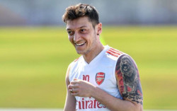 Masih Dibekukan, Nasib Mesut Ozil di Arsenal Kian Tak Menentu