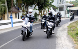 Ini Tips Aman Berkendara di Musim Kemarau