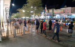 Sebagian Pengunjung Lolos Pemeriksaan