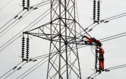 Listrik Sebagian Jawa Tengah & DIY Padam karena Tali Layangan, PLN Langsung Gerak Cepat
