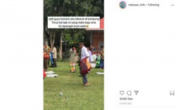 Viral Video Kakek Salat Id Pakai Seragam SMA karena Tak Punya Baju, Bikin Warganet Terharu