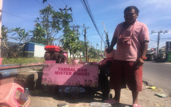 Tambal Ban Unik, Semua Peralatan Serba Pink