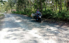 Warga Kalitekuk Ingin Jalan Rusak Diperbaiki, Seperti Ini Kondisinya Saat ini