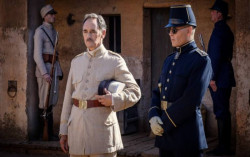 Johnny Depp Pertama Kalinya Beradu Akting dengan Robert Pattinson di Film Waiting for the Barbarians