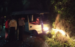 Mikrobus Tabrak Tebing, Pendaki Gunung Lawu Meninggal Dunia