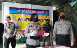 Bawa Golok di Balik Baju, Tukang Gali Kubur Asal Pakuncen Ditangkap Polisi