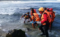 Jasad Pemancing yang Terseret Ombak Wediombo Ditemukan Sejauh 1 Kilometer