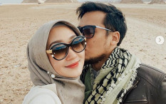 Desainer Dian Pelangi Melahirkan Bayi Perempuan