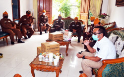 AHM Bagikan Paket Merdeka untuk Para Veteran