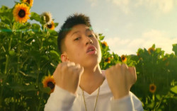 Rumah Orang Tua Rich Brian Didatangi Fans Masuk Kamar