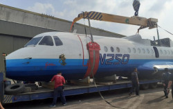 Pesawat N250 Buatan Habibie Nyaris Tersangkut di Gerbang Tol Semarang