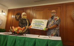 BP Jamsostek Serahkan Data Calon Penerima Bantuan Subsidi Upah