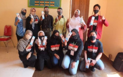 Peduli di Masa Pandemi, KKN 055 UMY Berikan Bantuan APD untuk BUM-Des Sarwo Miguno