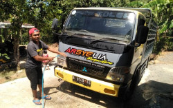 Sudah Terkenal karena Film Tilik, Gotrek Tetap Jadi Sopir Truk