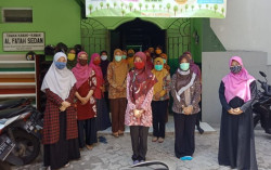 UMY Kenalkan Cara Menangani Obat di Rumah kepada Wali Murid TK Al Fatah Sedan