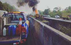 Lalu Lintas Tol Jagorawi Tersendat Akibat Truk Terbakar
