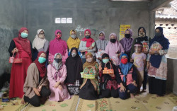 UMY Tingkatkan Kemampuan Anggota PKK Sumber Kidul Berbah dalam Membuat Kerajinan
